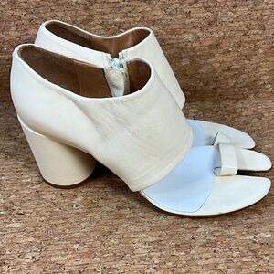Maison Martin Margiela Tabi Block Heel Sandals – EU 40